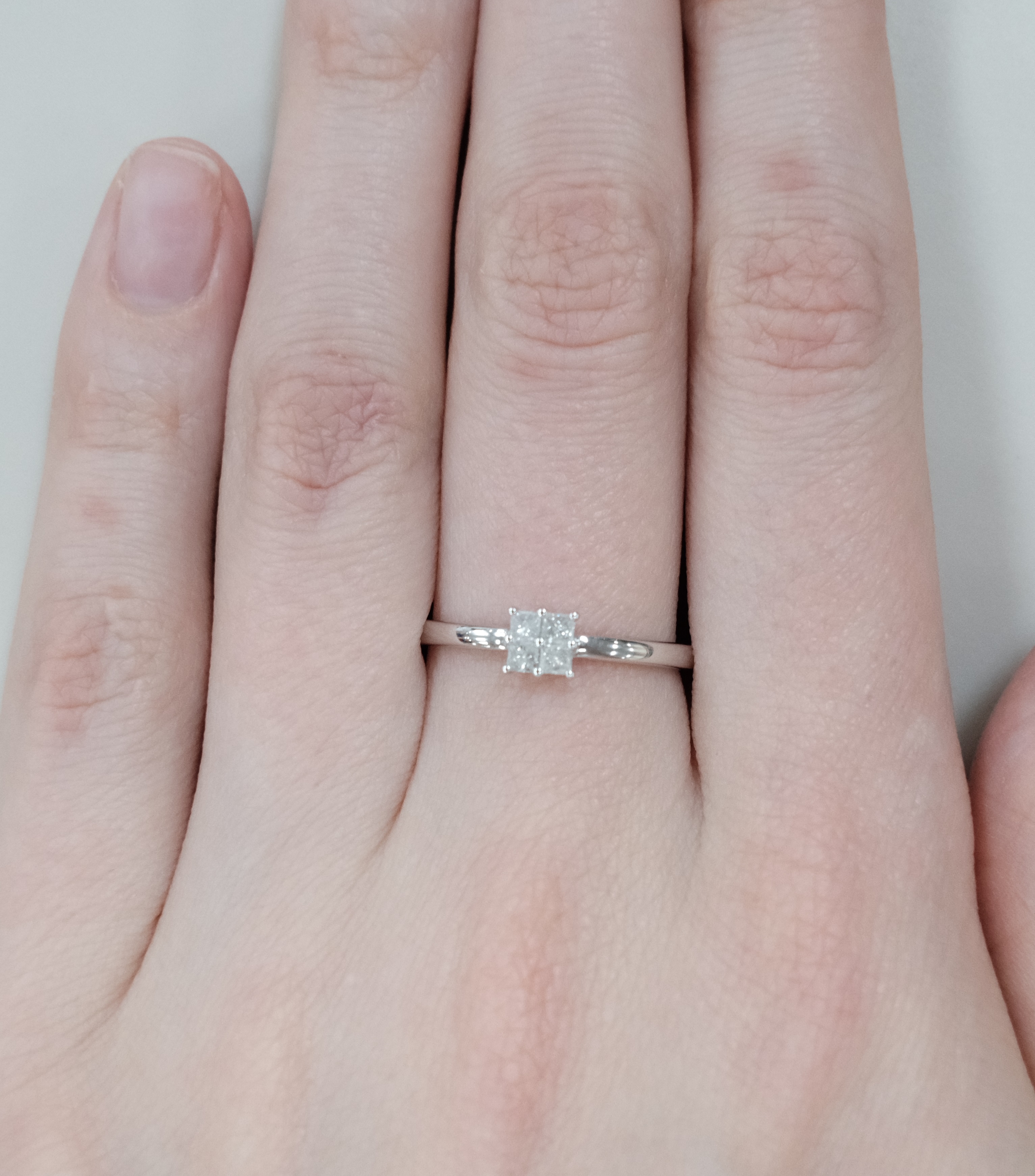 Серебряное кольцо с бриллиантами